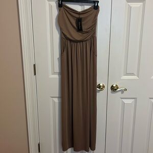 Beautiful maxi with pockets!!